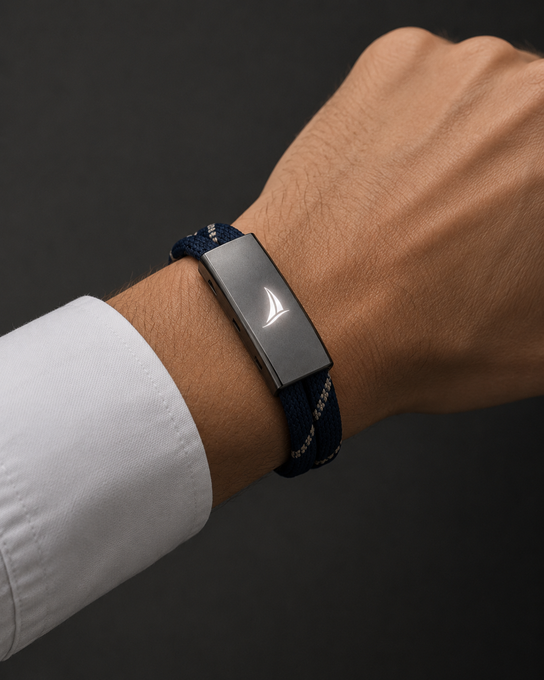 Vela bracelet worn on the wrist